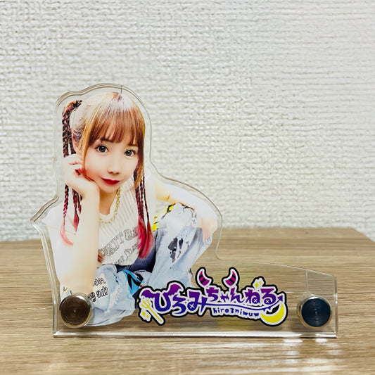 チェキも飾れちゃう「アクスタ！」